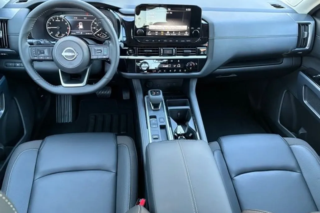 2025 Nissan Pathfinder SL photo 1