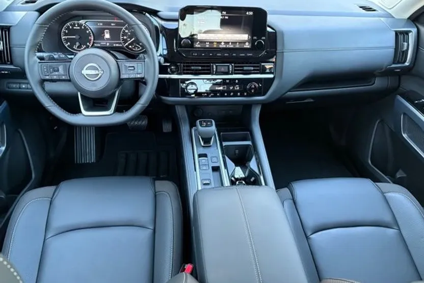 2025 Nissan Pathfinder SL photo 1