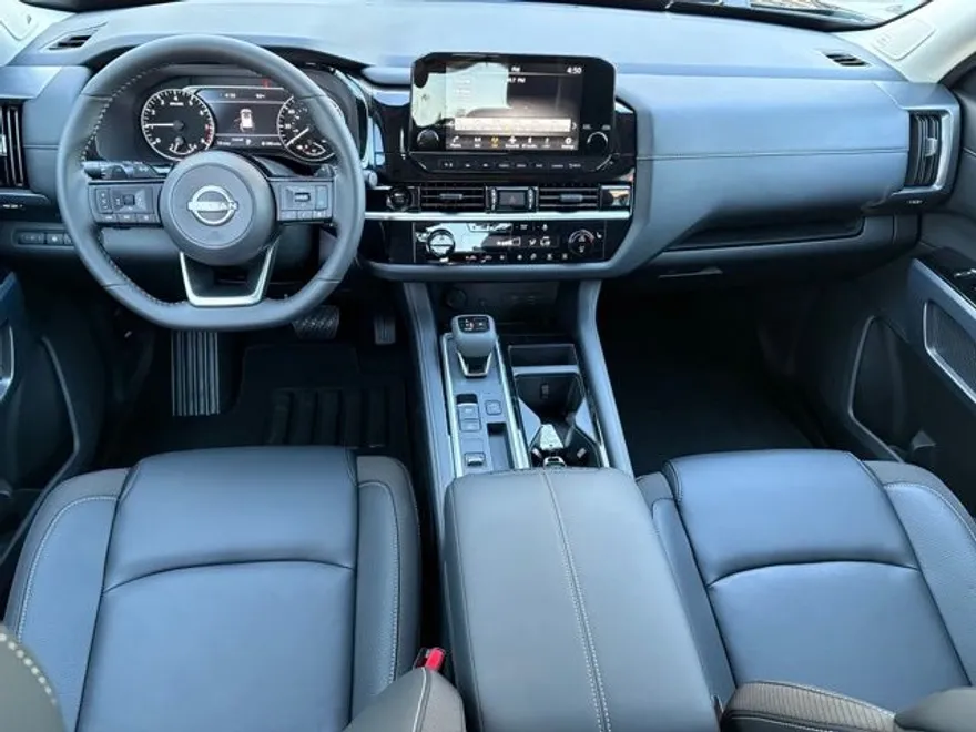 2025 Nissan Pathfinder SL photo 1