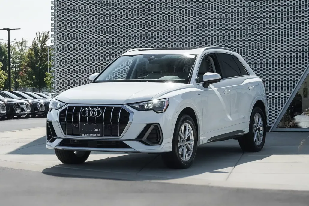 2022 Audi Q3 S line Premium photo 1