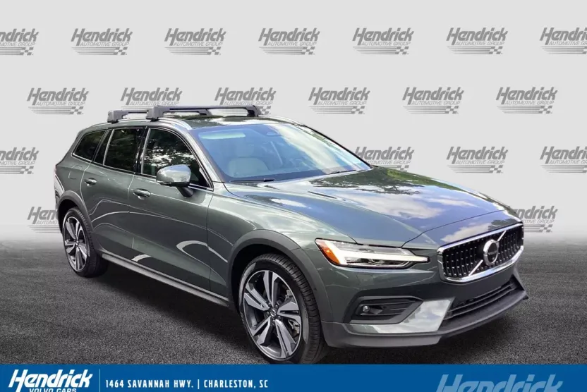 2026 Volvo V60 Cross Country B5 Plus photo 1