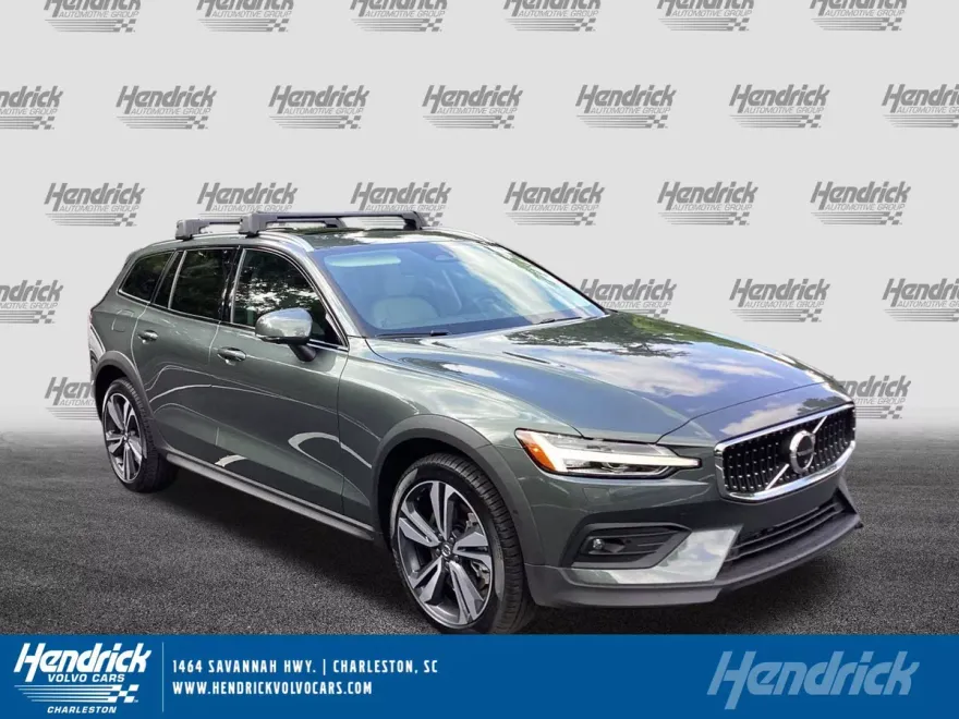 2026 Volvo V60 Cross Country B5 Plus photo 1