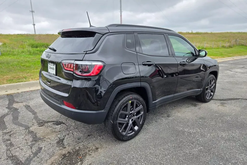 2026 Jeep Compass Limited photo 1
