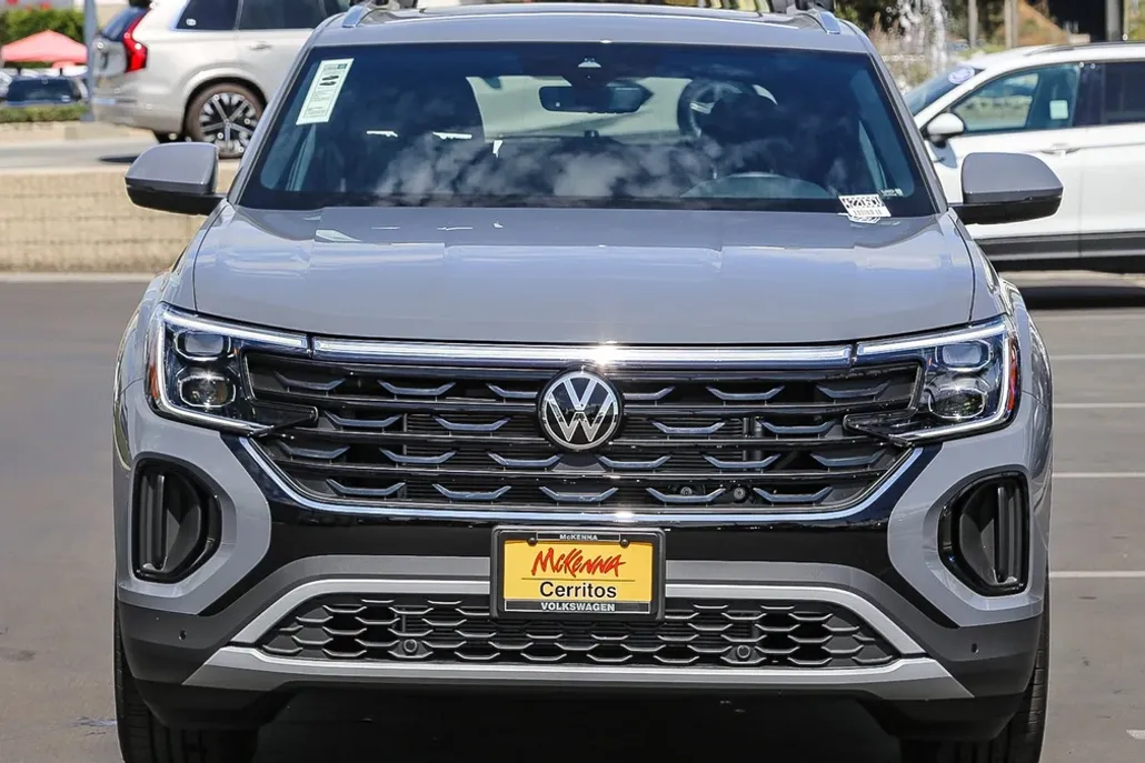 2026 Volkswagen Atlas Cross Sport SE Technology photo 1
