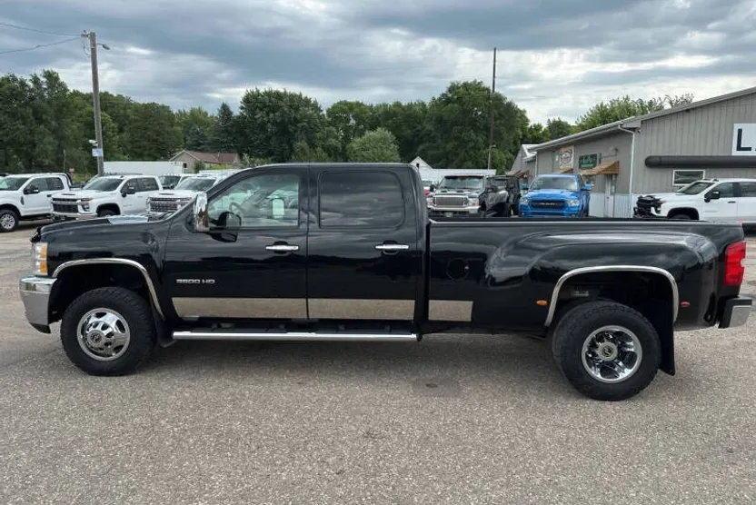 2011 Chevrolet Silverado 3500HD LTZ photo 1