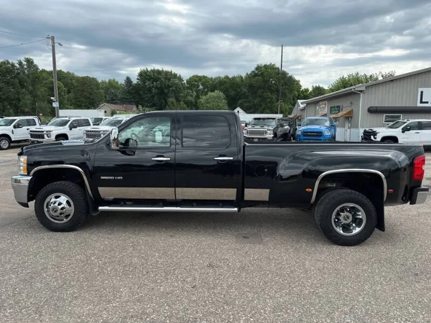 2011 Chevrolet Silverado 3500HD LTZ photo 1