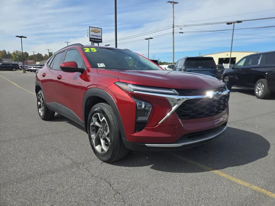 2025 Chevrolet Trax LT photo 1