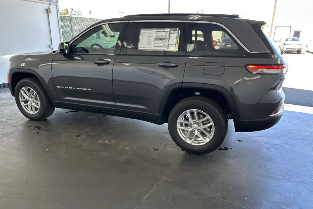 2025 Jeep Grand Cherokee Laredo X photo 1
