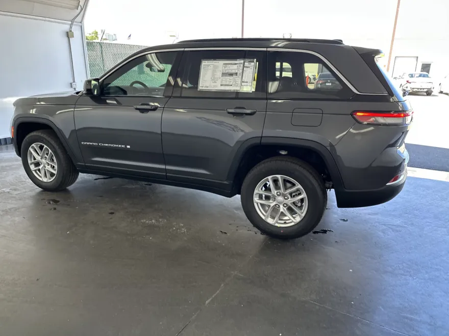 2025 Jeep Grand Cherokee Laredo X photo 1