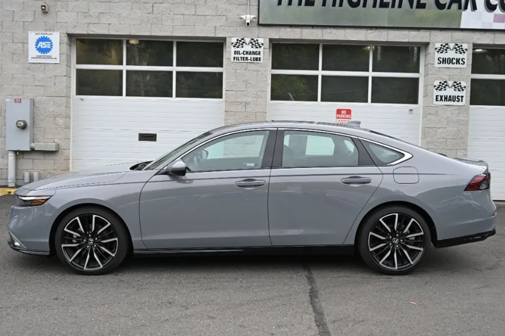2024 Honda Accord Hybrid Touring photo 1