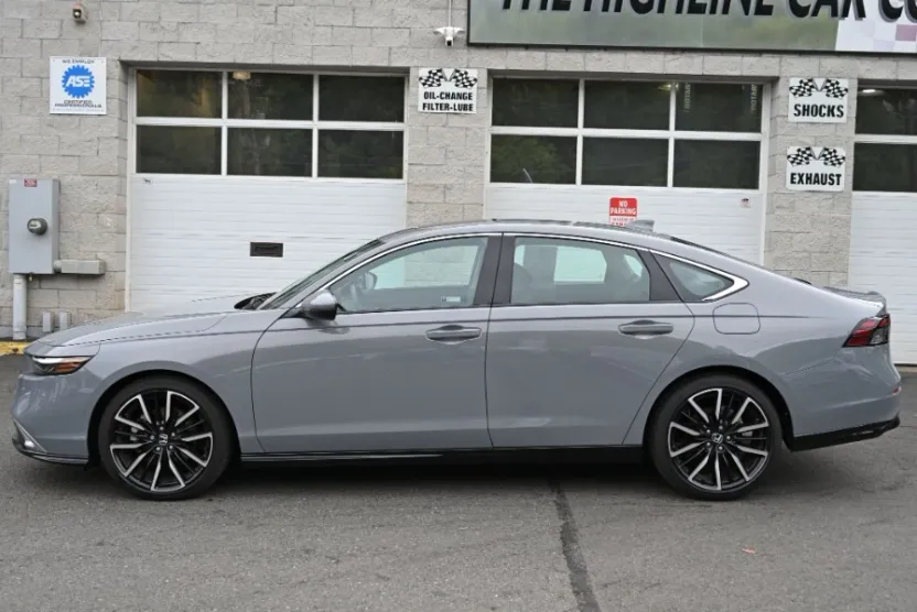 2024 Honda Accord Hybrid Touring photo 1