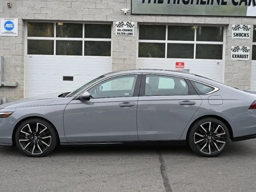 2024 Honda Accord Hybrid Touring photo 1