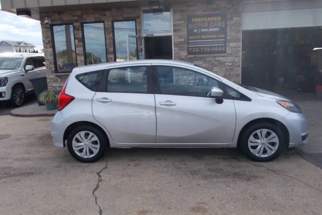 2017 Nissan Versa Note SV photo 1