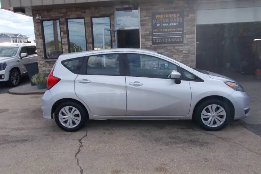 2017 Nissan Versa Note SV photo 1