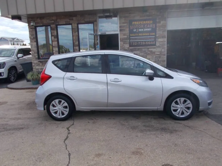 2017 Nissan Versa Note SV photo 1