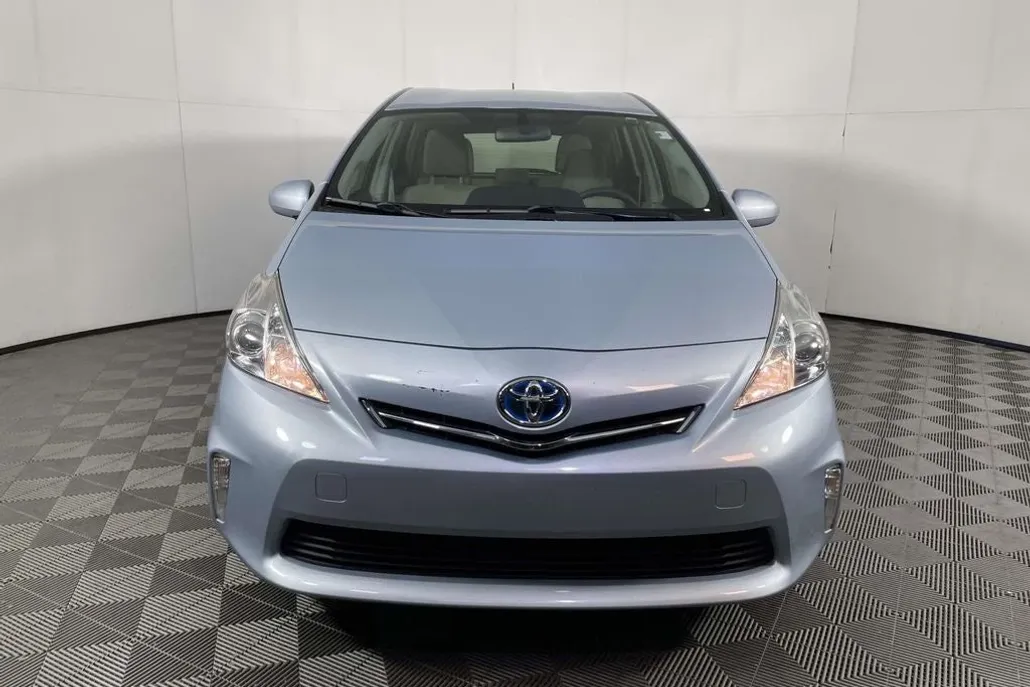 2014 Toyota Prius V Two photo 1