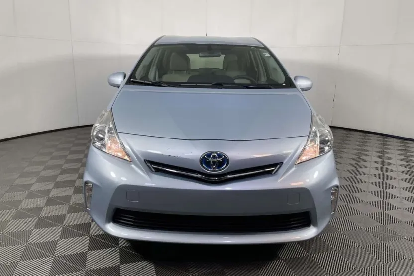 2014 Toyota Prius V Two photo 1