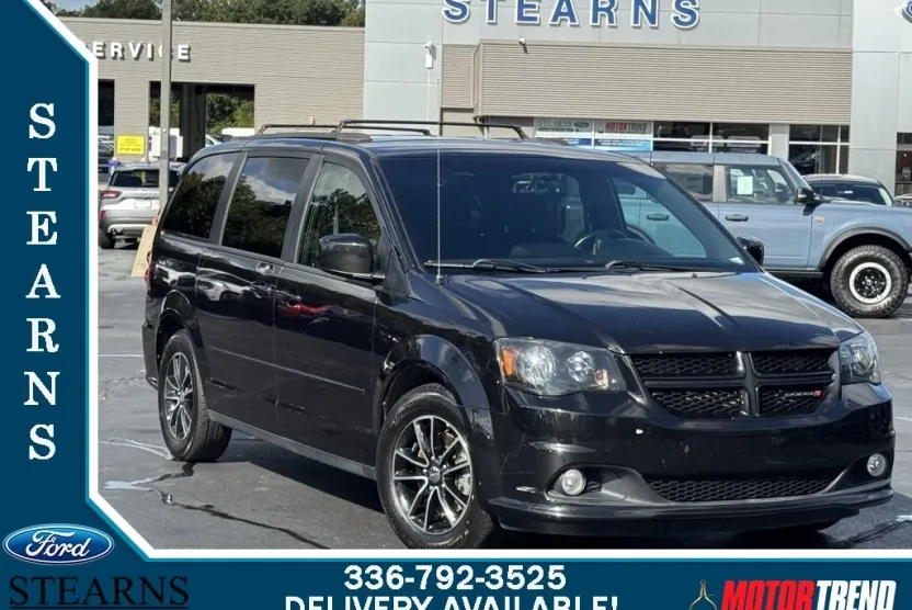 2017 Dodge Grand Caravan GT photo 1