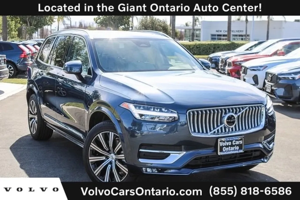 2025 Volvo XC90 Core photo 1