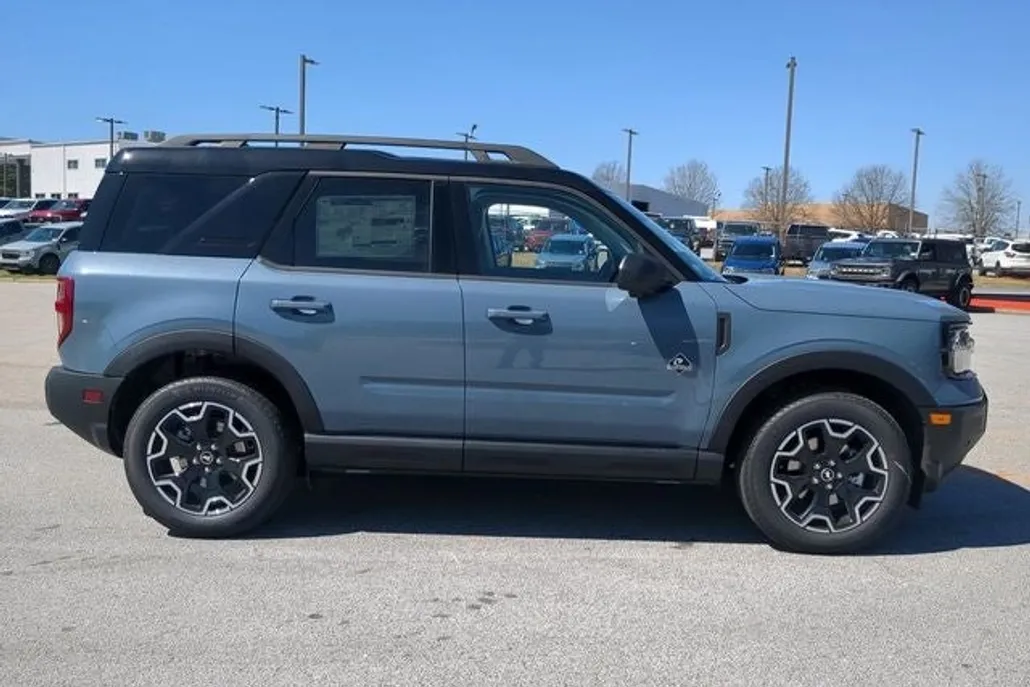 2025 Ford Bronco Sport Outer Banks photo 1