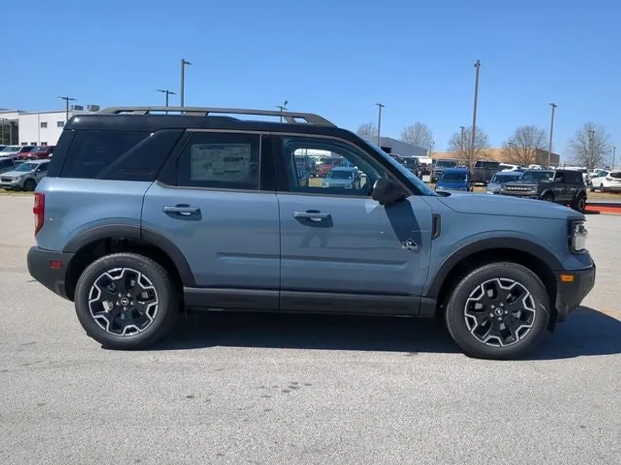 2025 Ford Bronco Sport Outer Banks photo 1