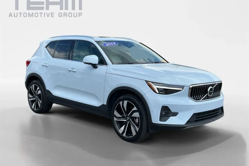 2024 Volvo XC40 Plus photo 1