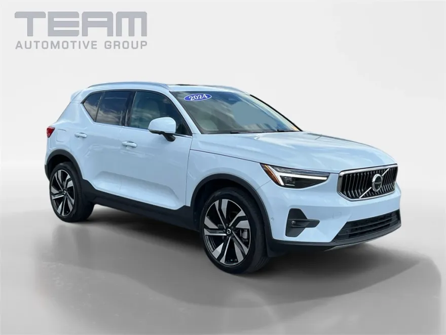 2024 Volvo XC40 Plus photo 1