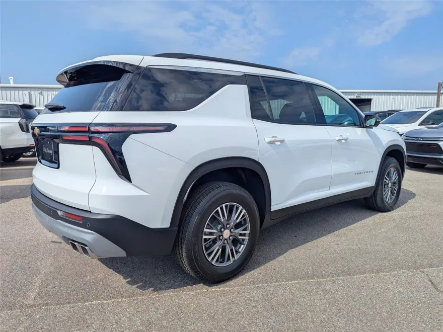 2026 Chevrolet Traverse photo 1