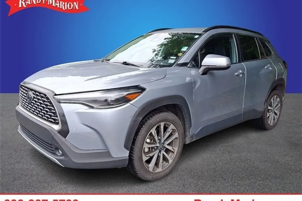 2024 Toyota Corolla Cross XLE photo 1