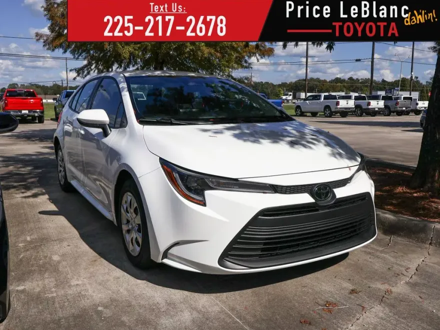 2023 Toyota Corolla LE photo 1
