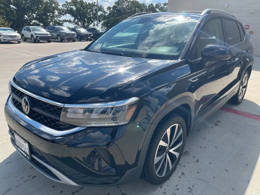 2022 Volkswagen Taos SE photo 1