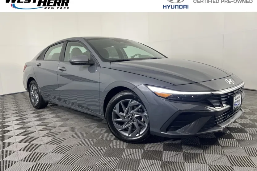 2024 Hyundai Elantra SEL photo 1