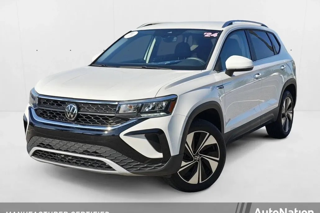 2024 Volkswagen Taos SE photo 1