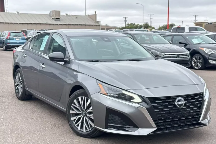 2024 Nissan Altima SV photo 1
