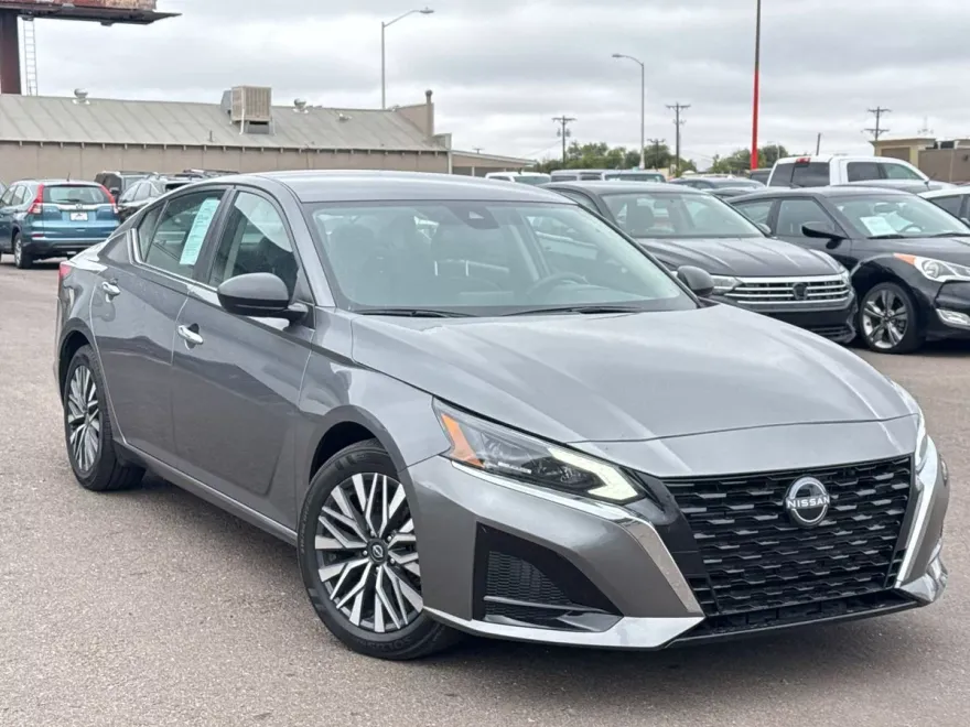 2024 Nissan Altima SV photo 1