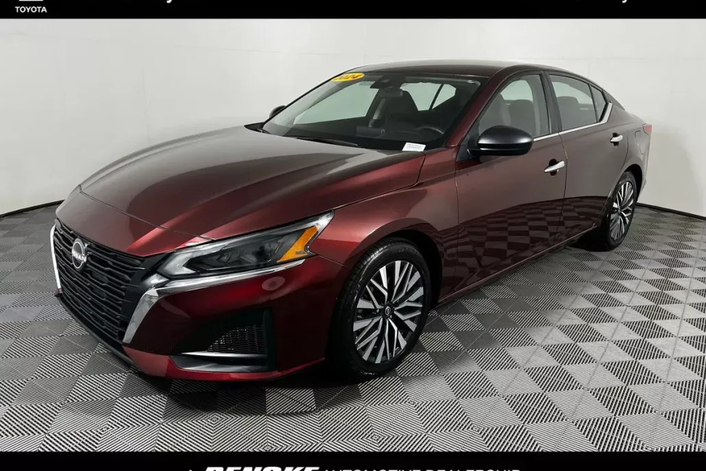 2024 Nissan Altima 2.5 SV photo 1