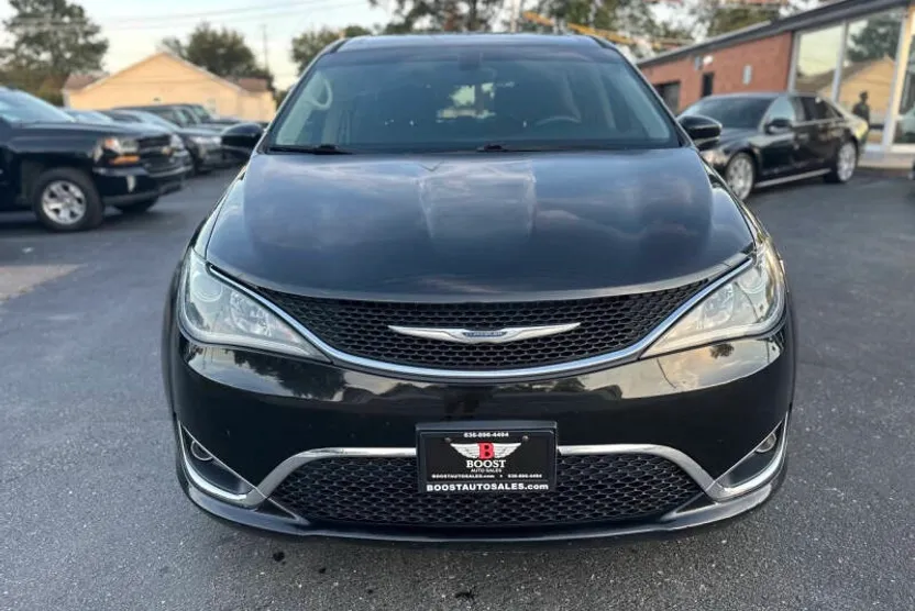 2017 Chrysler Pacifica Touring Plus photo 1