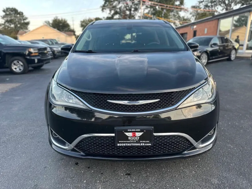 2017 Chrysler Pacifica Touring Plus photo 1