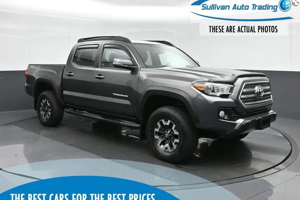 2017 Toyota Tacoma TRD Off-Road photo 1