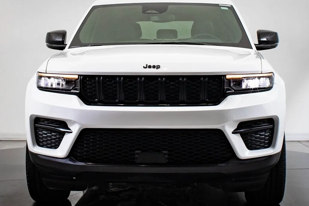 2023 Jeep Grand Cherokee Altitude photo 1