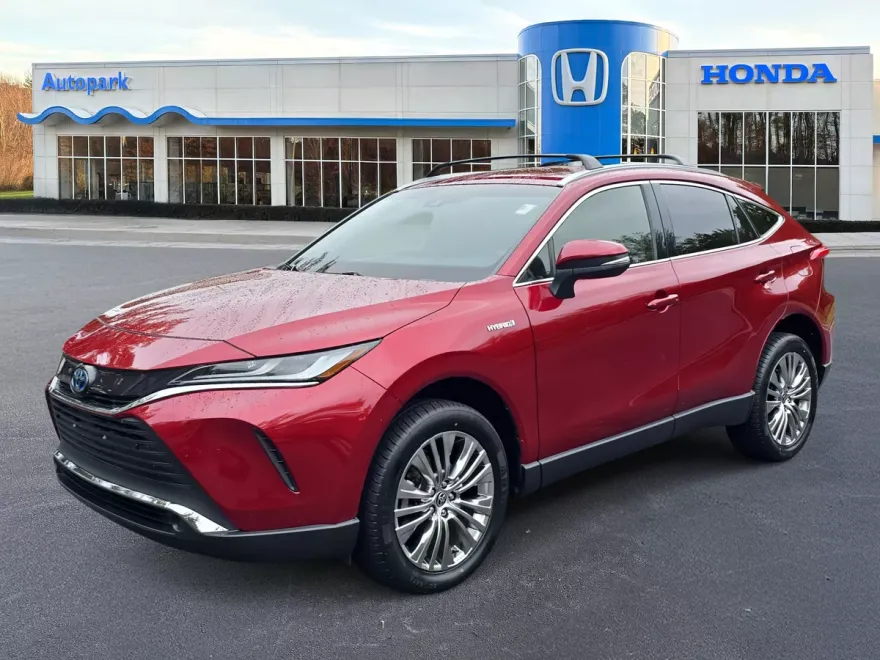 2021 Toyota Venza XLE photo 1