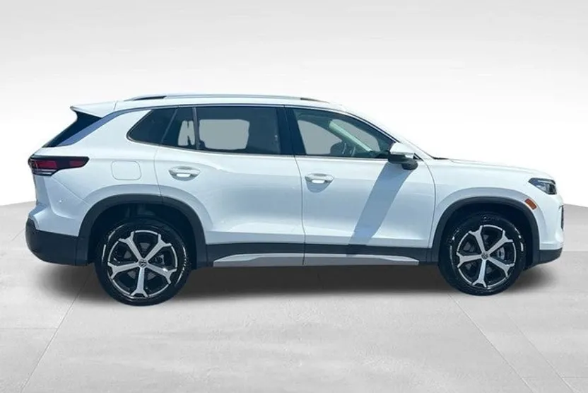 2025 Volkswagen Tiguan SE photo 1
