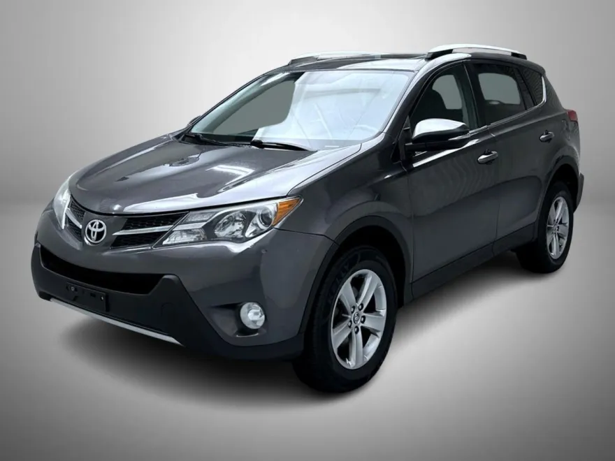 2015 Toyota RAV4 XLE photo 1