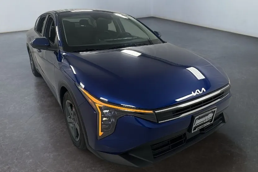 2025 Kia K4 LXS photo 1
