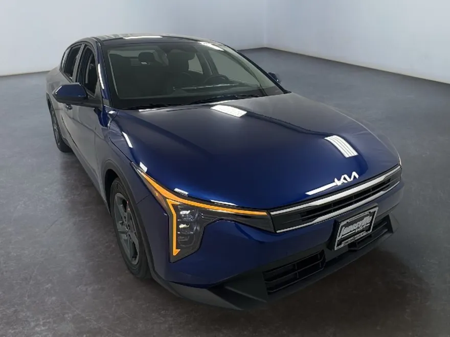 2025 Kia K4 LXS photo 1