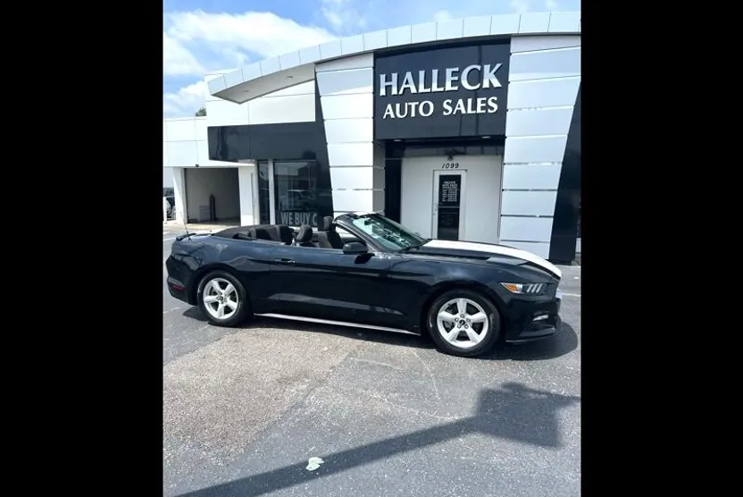 2017 Ford Mustang V6 Convertible photo 1