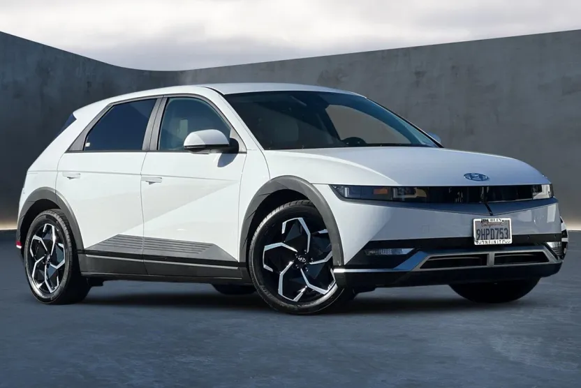 2023 Hyundai Ioniq SEL photo 1