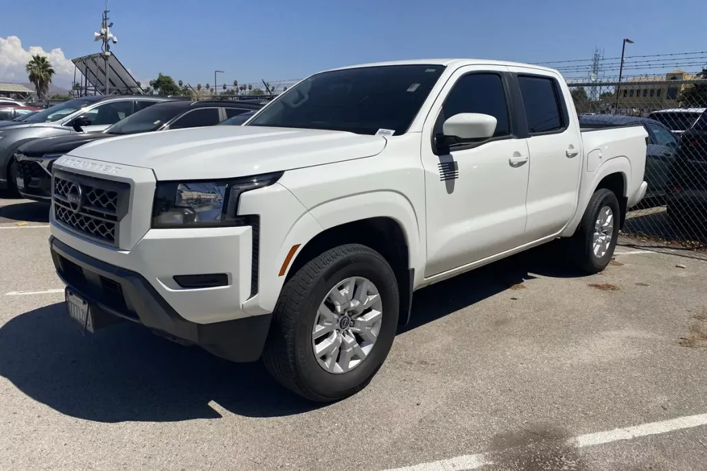 2023 Nissan Frontier SV Crew Cab photo 1