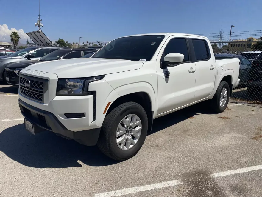 2023 Nissan Frontier SV Crew Cab photo 1