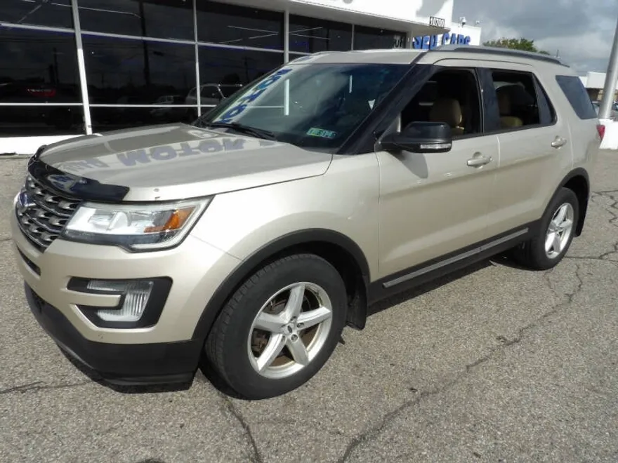 2017 Ford Explorer XLT photo 1